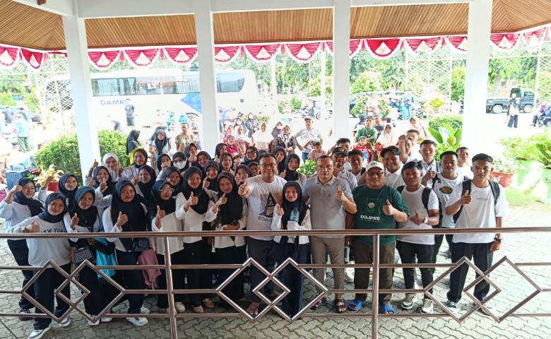 Wabup Lahmuddin Lepas 40 Mahasiswa Boalemo ke Makassar